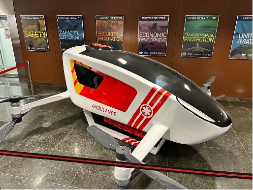 Foto do autor de uma ambulância e-Vtol exibida na ICAO, em Montreal 6/12/2023. Crédito: Dane Marcos Avanzi